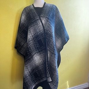 MWOT Black/White Cape!!